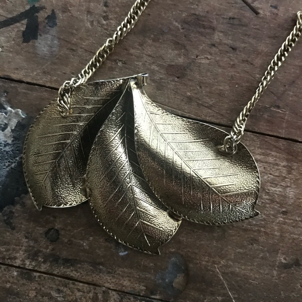 Vintage leaf necklace gold tone - Picture 6 of 6
